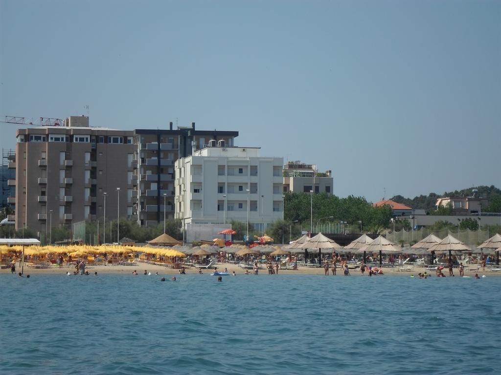 Hotel Mare Пезаро Экстерьер фото